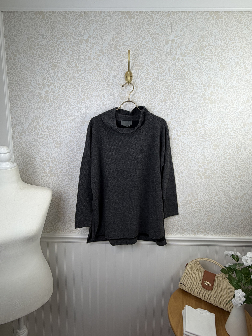 Anthropologie Dark Gray Relaxed Fit Theresa Tunic Sweater Top - Size - Small